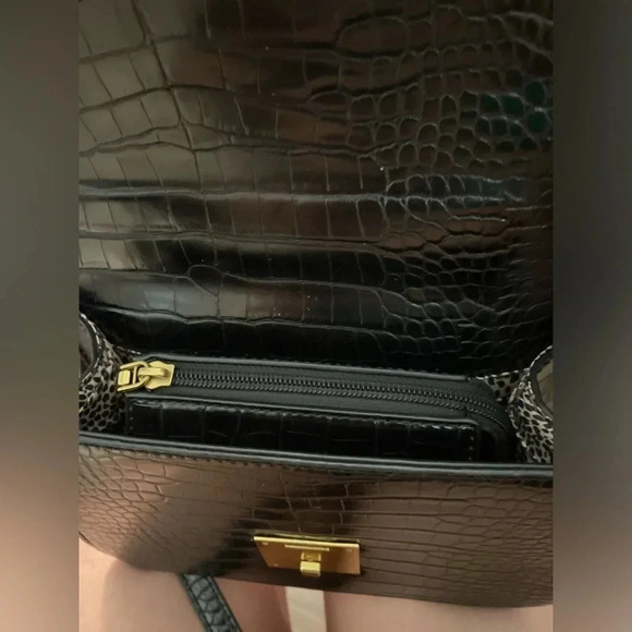 Black Faux black leather (crocodile style) with gold hardware crossbody purse - Picture 11 of 13